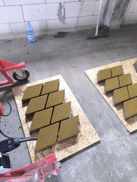 Presa mașină pavele oferta vacanta