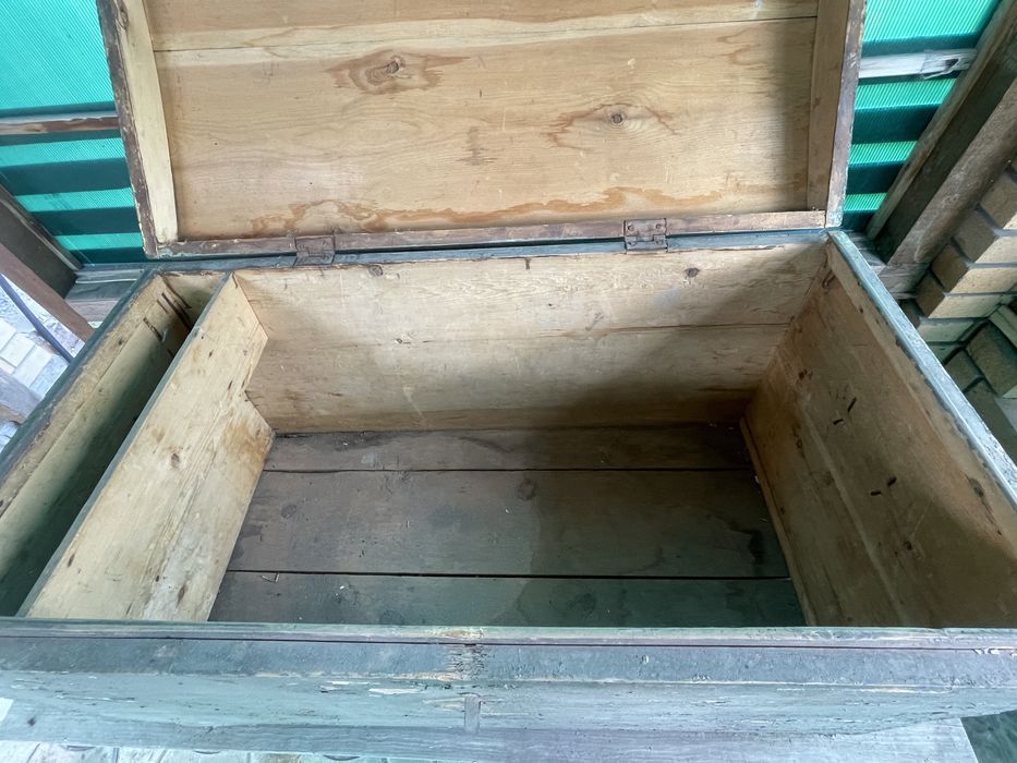 Продам старинный сундук