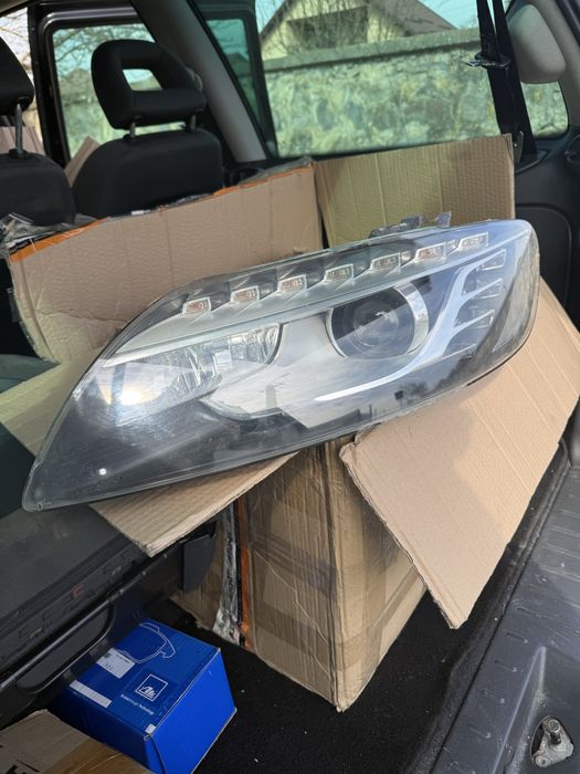 Far Audi q7 2010-1015