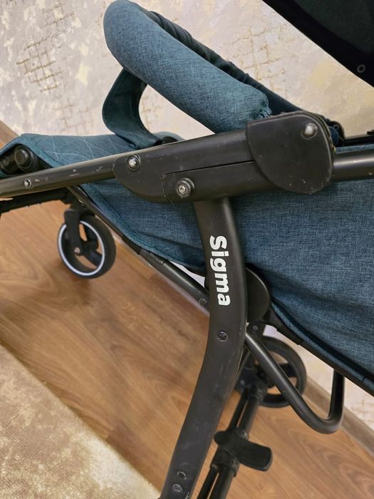 Продам прогулочную коляску