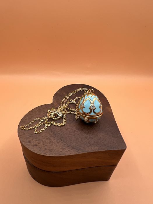 Продам золотую цепочку - подвеску.