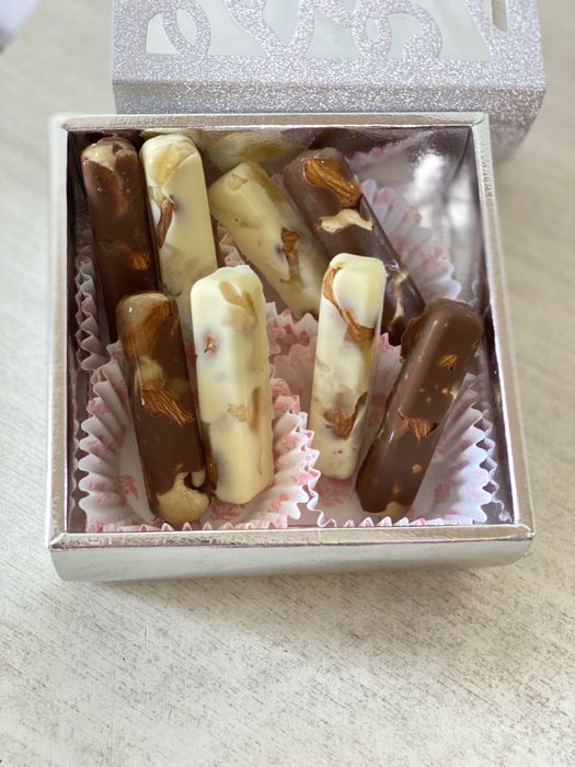 Шоколад с орехами