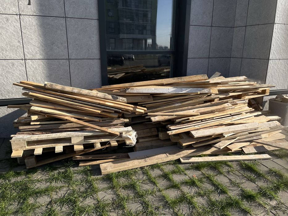 Дрова из досок поддонов