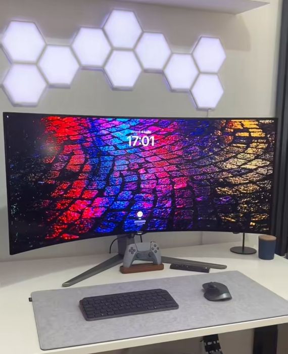 AOC AGON PRO AG346UCD QD-OLED 34" 175Hz - Като нов, гаранция до 2028