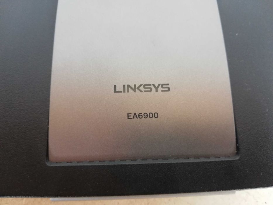 Linksys EA6900 Gigabit Wi-Fi Router