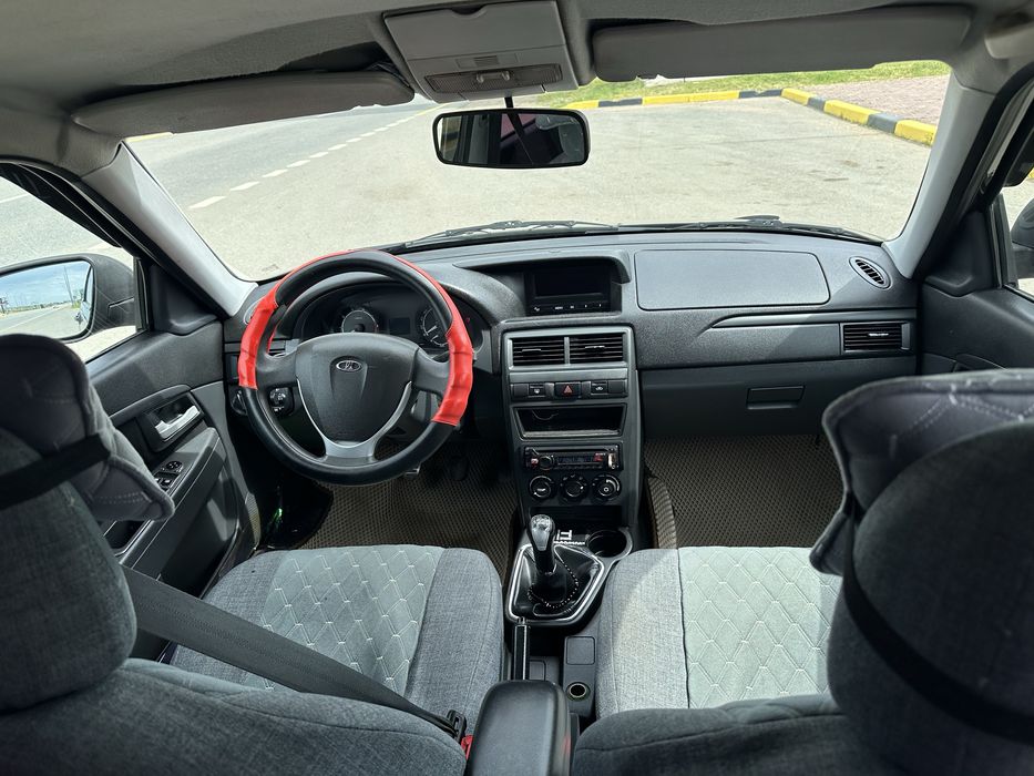 Приора продам идеал сост