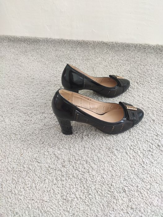 Продам женские туфли