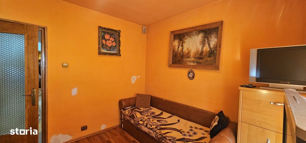 Vandapartament de 3 camere,decomandate ,confort 1 situat pe str.Uzinei