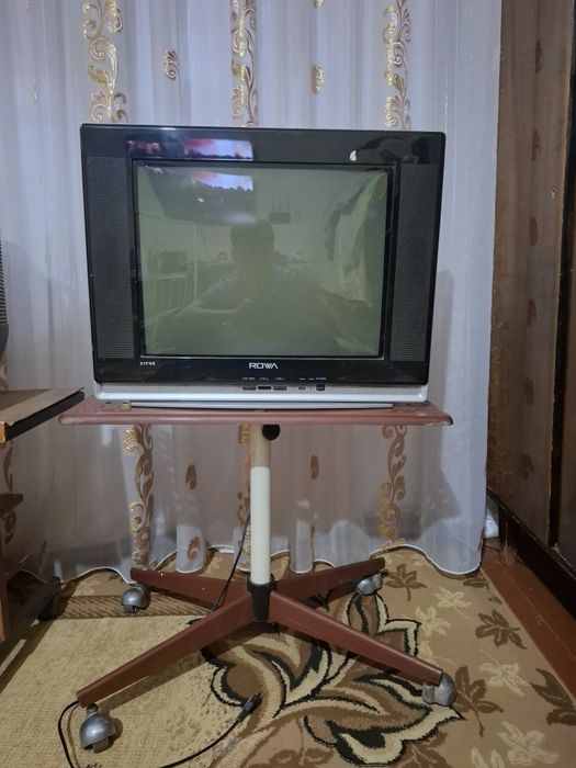 Televizor  hamma joyi ishliydi