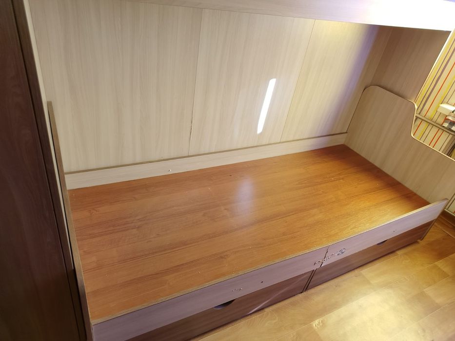 Продам двухярусную кровать