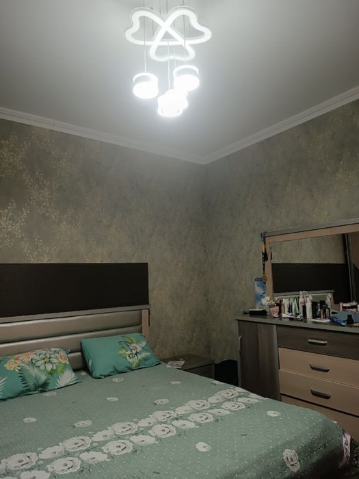 Tashmi postidan 3.5 km kirganda 3.80 sotix 6ta xona oshxona padval