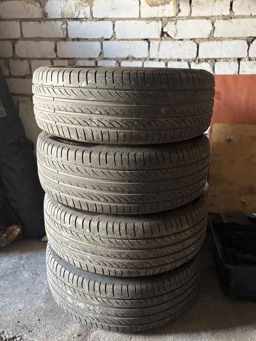 Продам комплект резины на дисках 215/50 R17