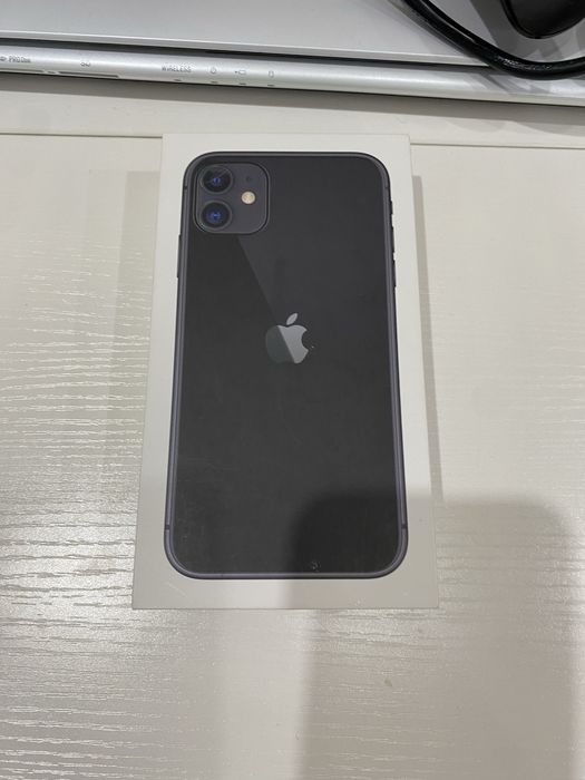 Iphone 11 в рабочем состояний , с коробкой