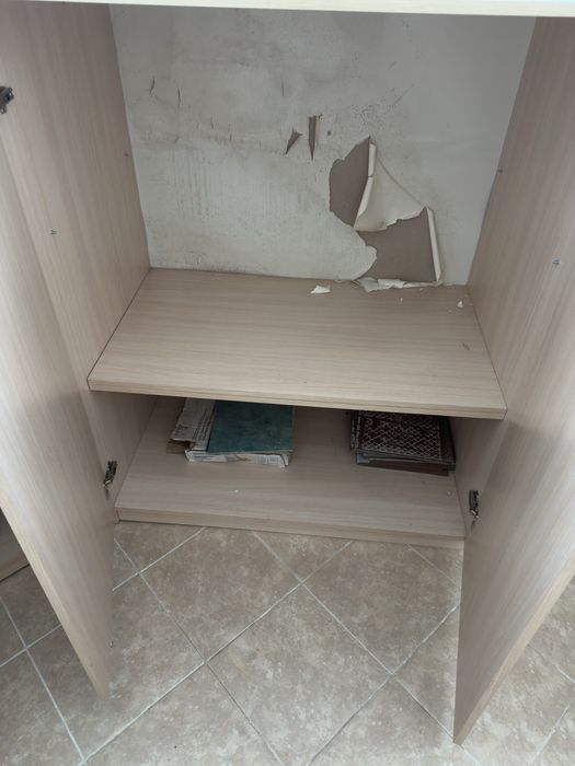 Угловая тумба с полками