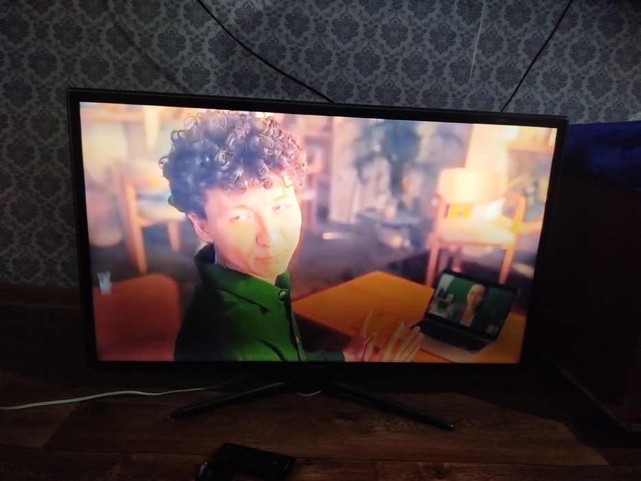 Продам тв Самсунг недорого смарт тв