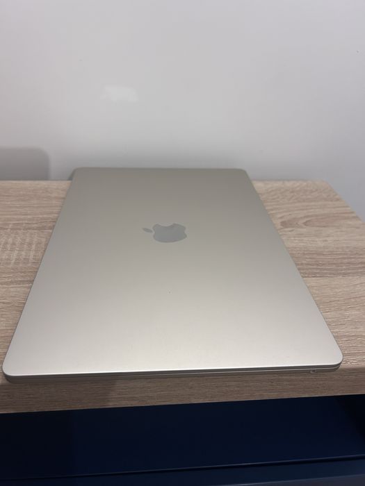 MacBook Air 15” M2 2023 / Baterie 100% / 19 cicluri / Ca nou