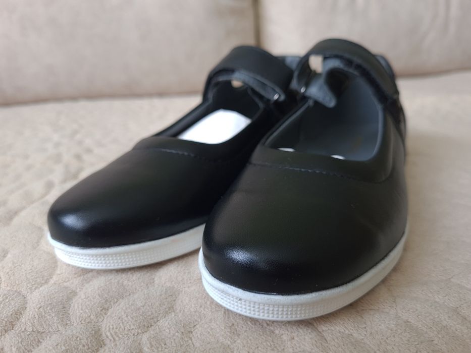 Unichel Новые  школьные туфли для девочки