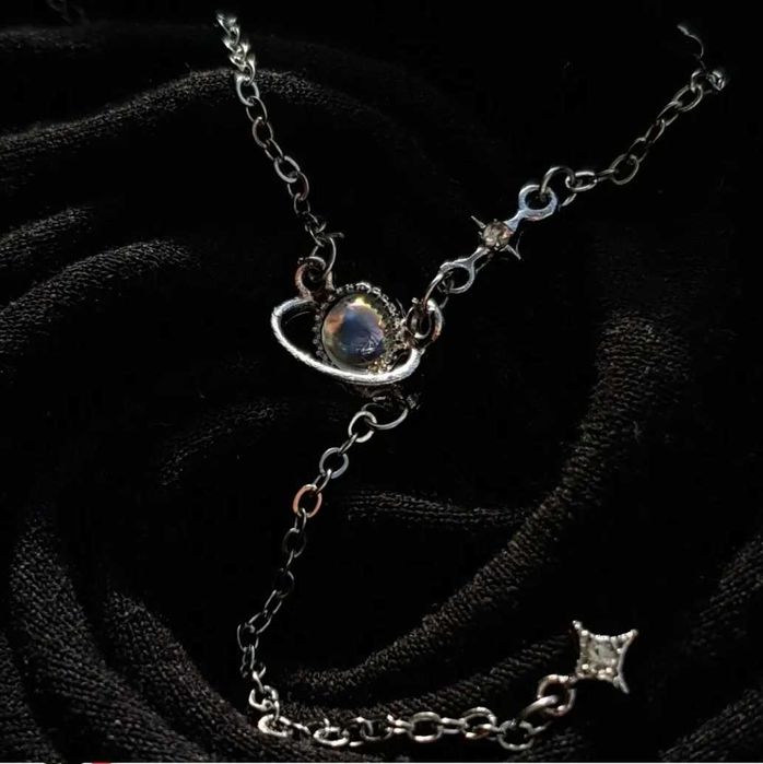 Колье с подвеской в подарочной упаковке