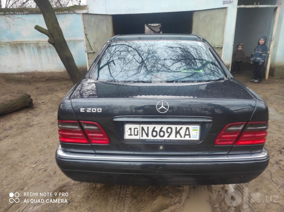 Автомобил Мерседес е200