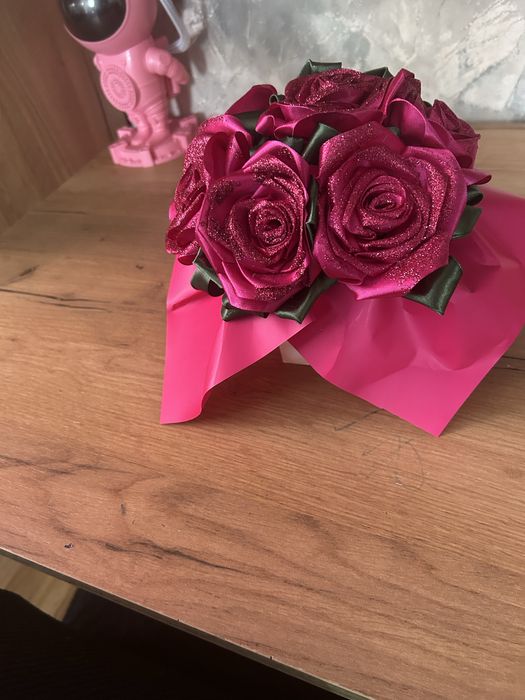 Продам розы из атласной ленты