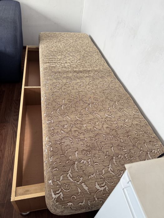 Диван дарим бесплатно