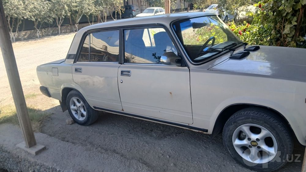 Vaz 2107 sotiladi