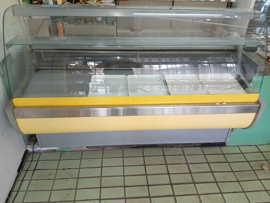 Хладилна витрина за хранителни продукти