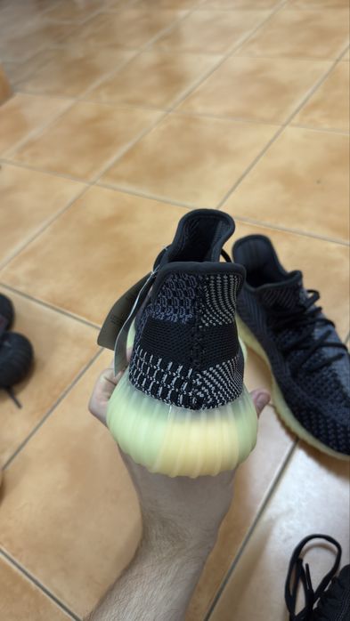 Yeezy 350 v2 carbon