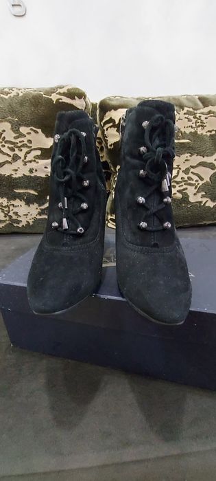 Продам замшевые ботинки