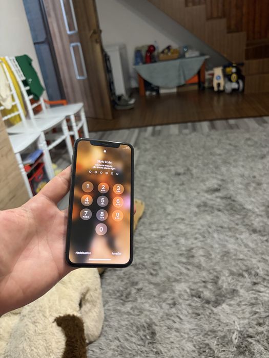 Vand iphone 11 pro pentru piese