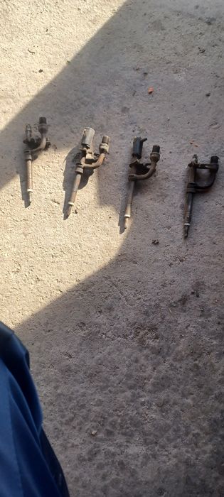 Vând  injectoare și pompa ford tranzit 2.5