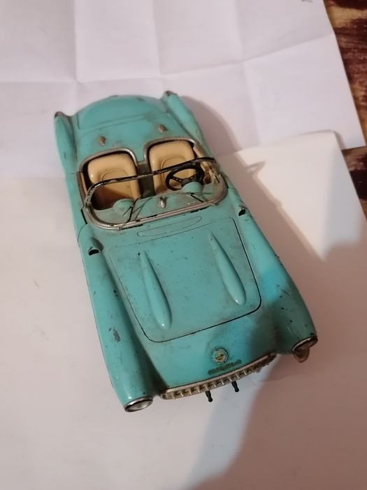 Стара лека колата шевролет