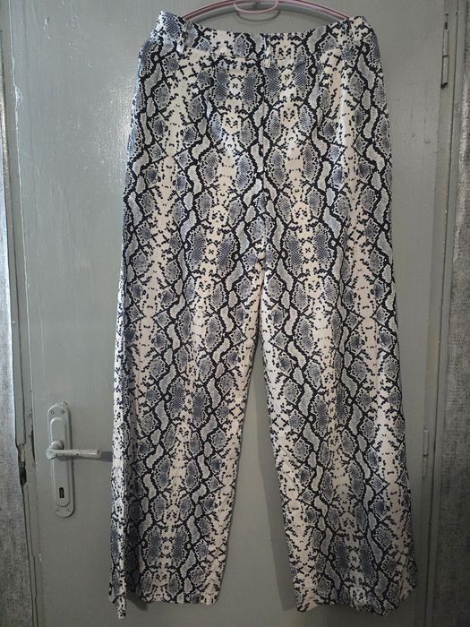 Дамски комплект с ефектен принт