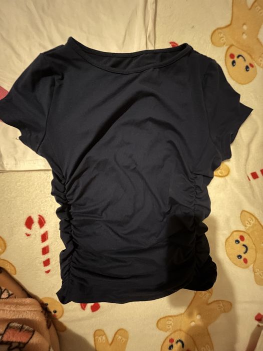 Комплект от две тениски и една блуза с дълъг ръкав.