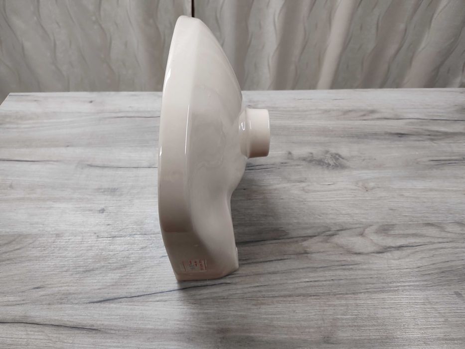 Малка мивка за санитарен възел.