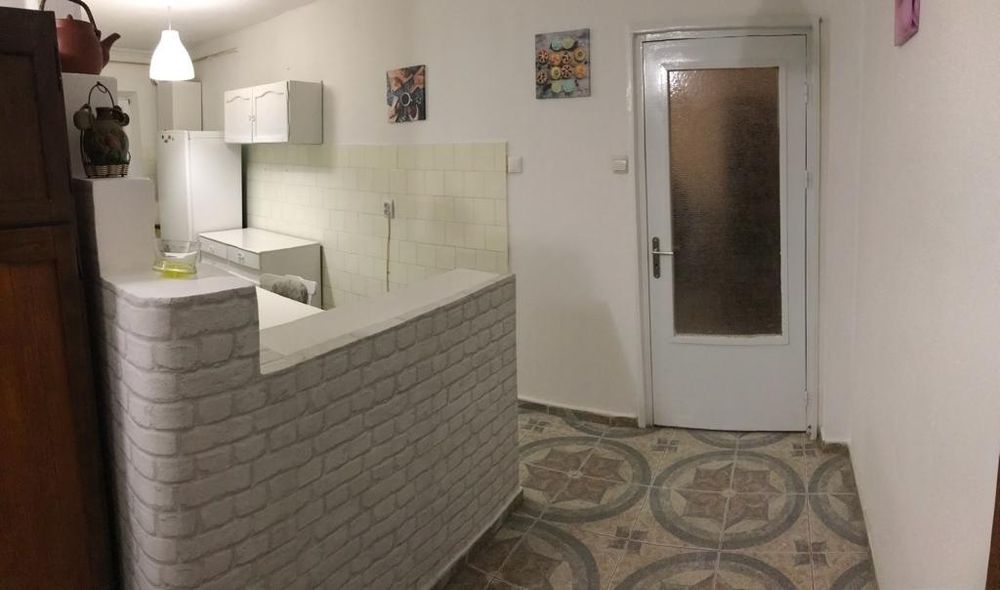 Închiriez apartament pe bulevardul Unirii