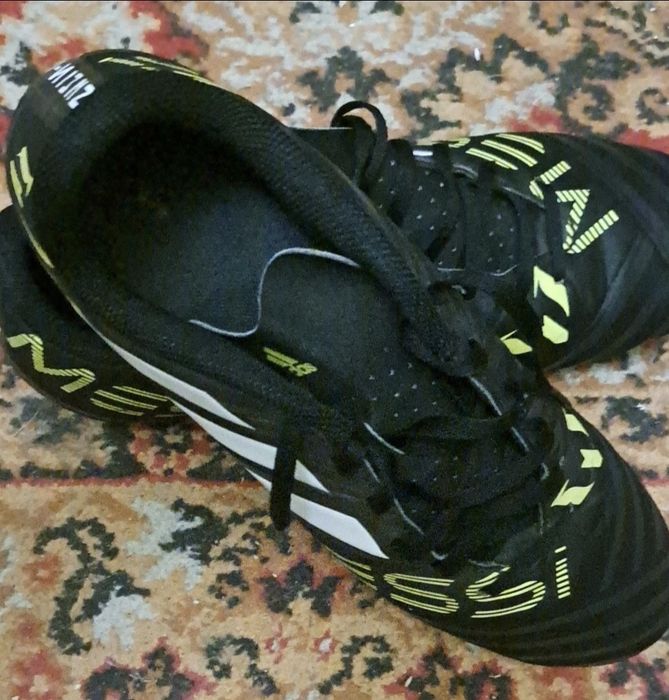Adidasi fotbal Messi