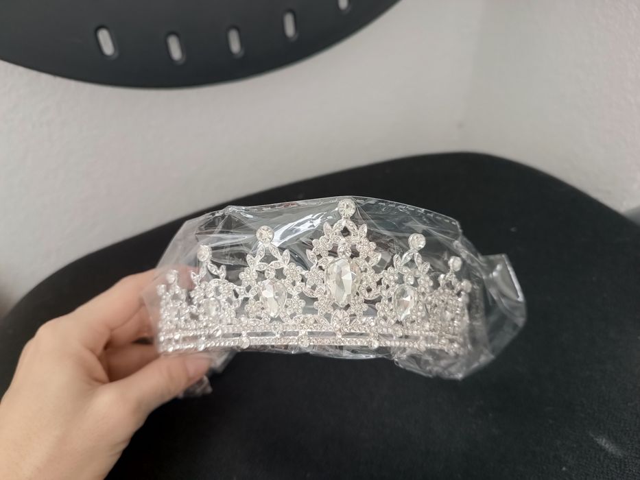 Tiara argintie eleganta