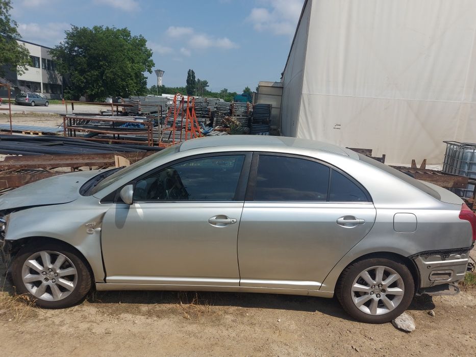 Dezmembrez Toyota Avensis