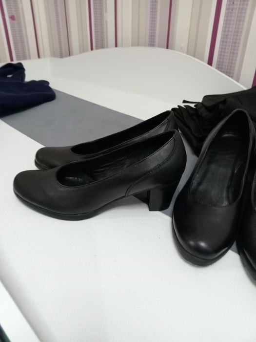 Платья, вещи военные, сапоги, берцы