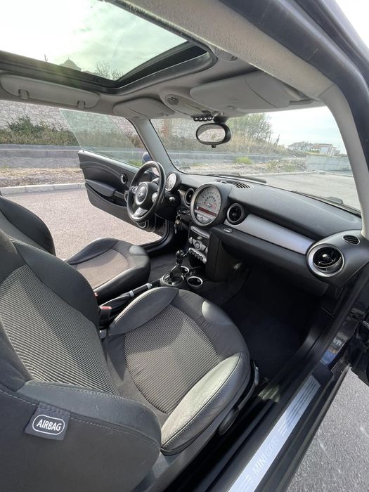 Продавам Мини Купър