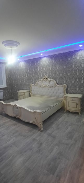 Двухспальная кровать с тусбами