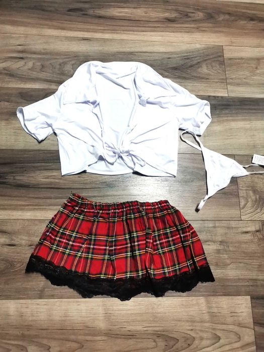 Секси костюм ученичка с прашки пола и риза  дамско бельо