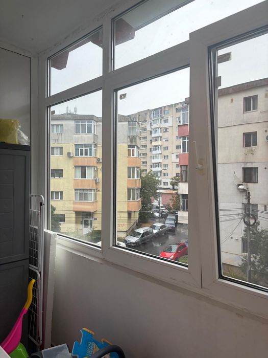 De închiriat apartament 3 camere