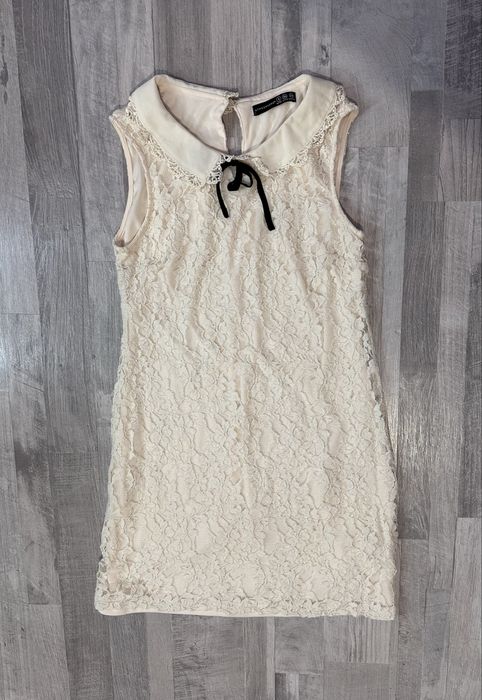 Нежна рокля с цвят екрю