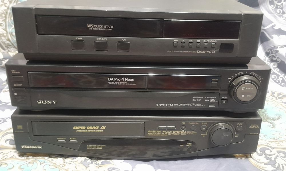 Видеомагнитофон Hitachi