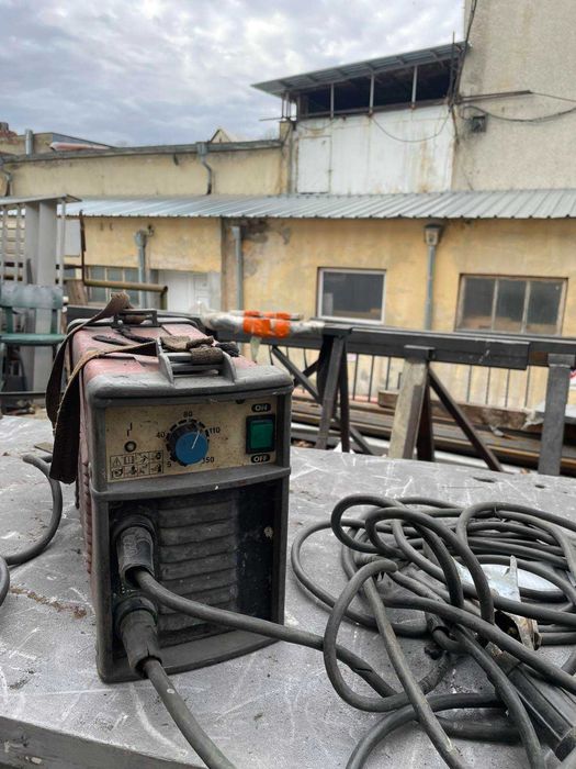 Продавам инверторен електрожен STRUNA