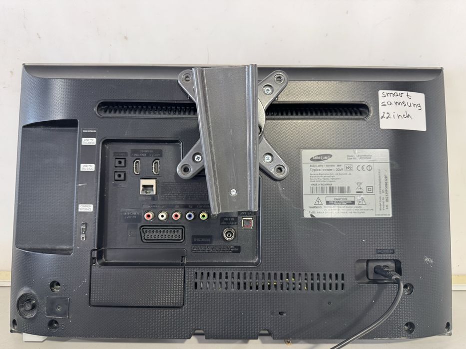 Телевизор - Samsung 22 inch smart А14 / черен и бял