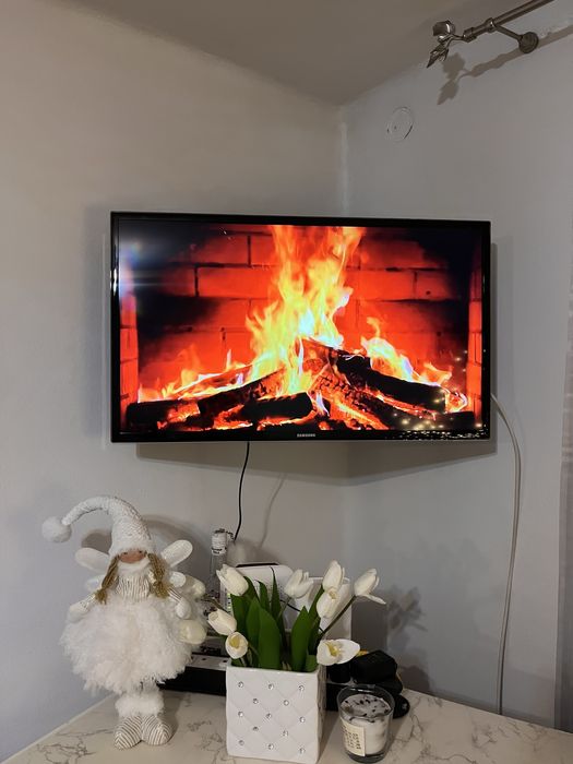 Televizor Samsung UE32F6470SS – Smart TV, Full HD, telecomandă touch