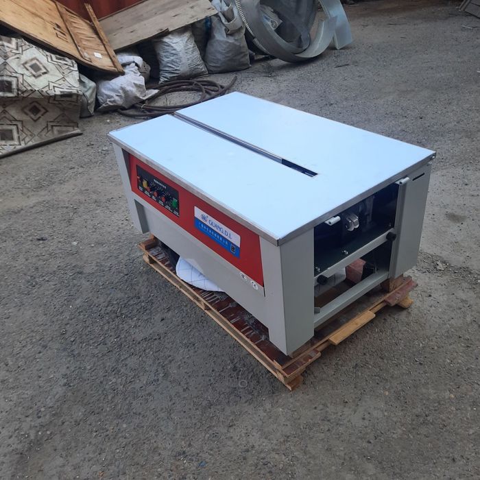 SHT-001 - past stolli yarim avtomatik bog'lash mashinasi.  Strep Lenta